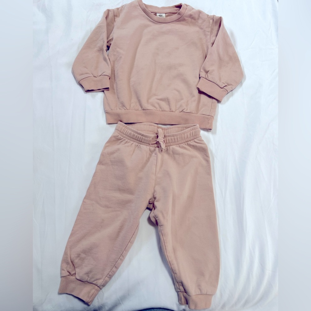 Sweatshirt/Sweatpants Matching Set
Soft Pink